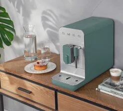 SMEG Buse Vapeur BCC02EGMEU - Vert émeraude -Delonghial Magasin 4 machine a cafe smeg bleu buse vapeur