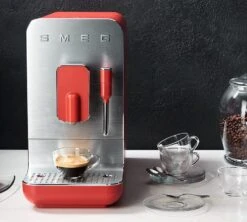 SMEG Buse Vapeur Rouge BCC02RDMEU -Delonghial Magasin 6 machine a cafe smeg rouge buse vapeur