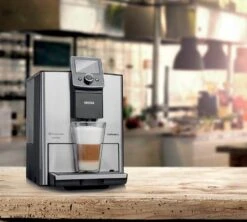 NIVONA CafeRomatica 825 Inox Avec Carafe à Lait 1L -Delonghial Magasin ambiance jour machine auto nivona 825 inox