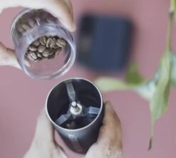 Moulin à Café COMANDANTE C40 MK4 Nitro Blade American Cherry 8 Moulin à Café COMANDANTE C40 MK4 Nitro Blade American Cherry -Delonghial Magasin comandante mk4 internal 1 1