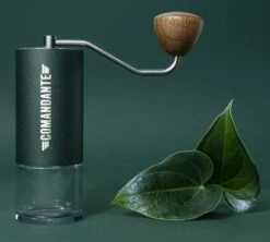 Moulin à Café Manuel COMANDANTE C40 MK4 Nitro Blade Racing Green -Delonghial Magasin comandante racinggreen 2