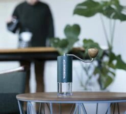 Moulin à Café Manuel COMANDANTE C40 MK4 Nitro Blade Racing Green -Delonghial Magasin comandante racinggreen 4