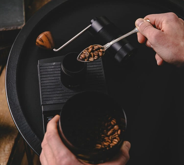 Moulin à Café Manuel D-KANTA MG05 Noir + Café De Spécialité Offert 7 Moulin à Café Manuel D-KANTA MG05 Noir + Café De Spécialité Offert – Image 5