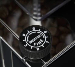 Moulin Expresso EUREKA Mignon Turbo Blanc Et Chrome Silent Range -Delonghial Magasin eureka turbo blanc 3