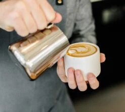 Tasse à Cappuccino - Monty Milk Art Noir Mat 19 Cl - FELLOW -Delonghial Magasin lifestyle9