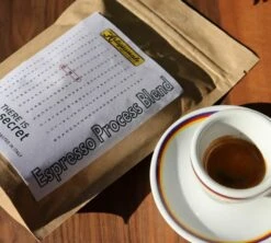 250 G Café En Grains ONE Espresso Process Blend - DITTA ARTIGIANALE -Delonghial Magasin lifestyle one process expresso