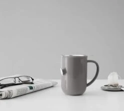 Mug Minima Wool Grey 50 Cl Avec Infuseur Inox - VIVA SCANDINAVIA -Delonghial Magasin minima grey lifestyle1