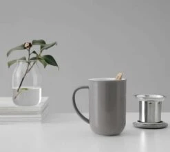 Mug Minima Wool Grey 50 Cl Avec Infuseur Inox - VIVA SCANDINAVIA -Delonghial Magasin minima grey lifestyle2
