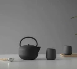 2 Tasses Double Paroi Nicola 60 Ml Noires - VIVA SCANDINAVIA -Delonghial Magasin nicola small lifestyle