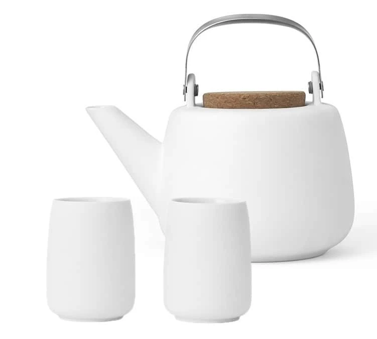 Pack Théière Nicola En Porcelaine Blanche 1.2L + 2 Tasses 15cl - Viva Scandinavia + Offre Cadeau 3 Pack Théière Nicola En Porcelaine Blanche 1.2L + 2 Tasses 15cl - Viva Scandinavia + Offre Cadeau