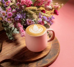 Mug Terra Brique + Mug Terra Sauge- 33 Cl - PYLANO 6 Mug Terra Brique + Mug Terra Sauge- 33 Cl - PYLANO -Delonghial Magasin pylano terra brique lifestyle 2