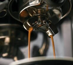 Machine Expresso SAGE The Barista Touch SES880BTR4EEU1 Black Truffle -Delonghial Magasin sage baristatouch coffee